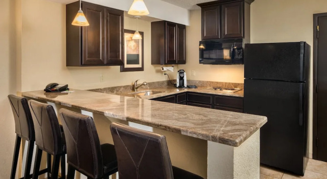 Двухместный люкс Holiday Inn and Suites Charleston West by IHG