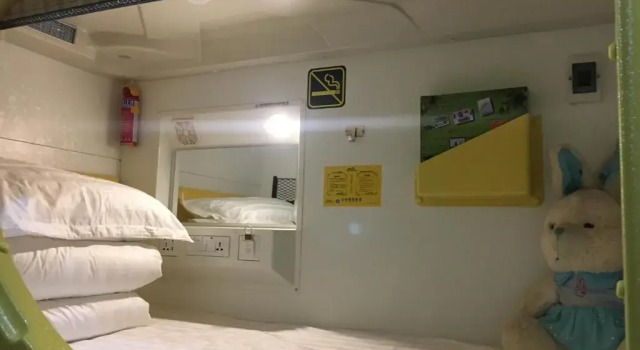 Кровать в общем номере (мужской номер) Wuwei Qiyou Space Capsule Hostel