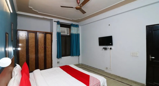Oyo 42733 Silver Homes