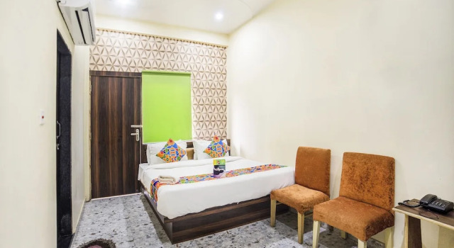 Номер Deluxe FabHotel Glorify Stay