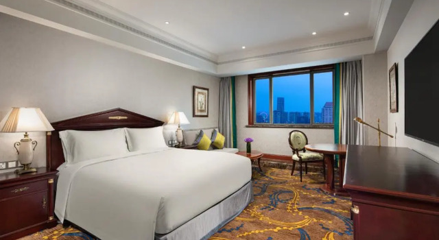 Двухместный номер Standard Crowne Plaza Shanghai Nanjing Road by IHG