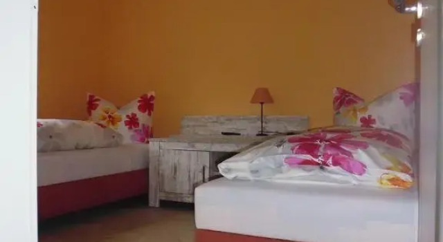 Bungalow A, Prenota Appartamento Hotel a Garz con parcheggio, Parcheggio