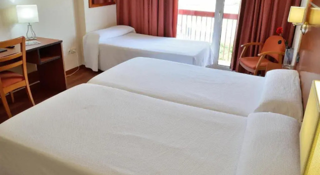 Трёхместный номер Standard Hotel Mari Carmen