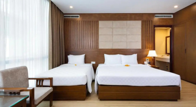 Полулюкс Eden Star Saigon Hotel
