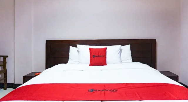 Номер Premium RedDoorz @ Jalan Cendrawasih Timika