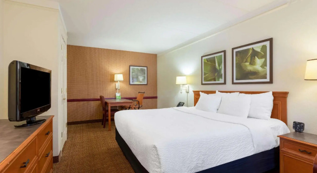 Двухместный номер Standard La Quinta Inn by Wyndham Huntsville Research Park