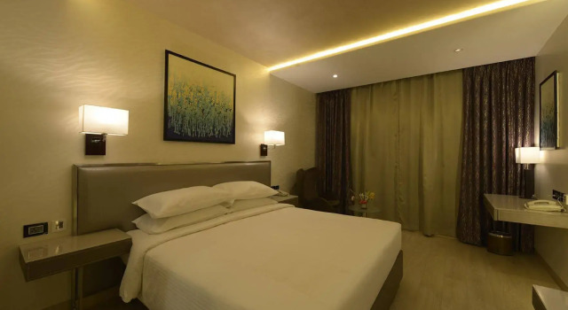 Genesis Hotel Near Mumbai Airport, Забронировать Отель Отели штата Махараштры по системе «всё включено», Всё включено
