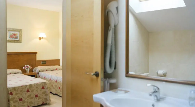 Трёхместный номер Standard Hotel O Castro