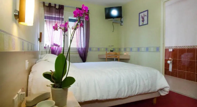 Двухместный номер Standard Logis Hotel Restaurant Le Commerce