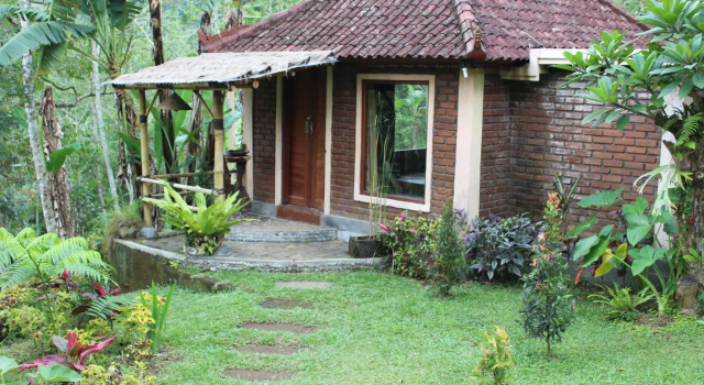 Семейное бунгало с балконом и с красивым видом из окна Tegal Jero Homestay