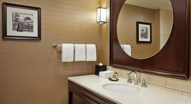 Четырёхместный клубный номер Standard Red Deer Resort & Casino