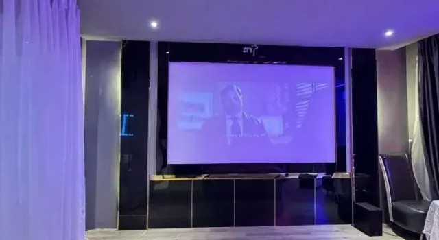 Люкс с балконом Moc Huong Cinema