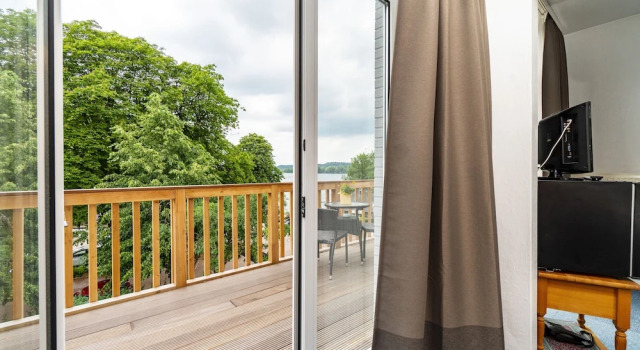 Одноместный номер Standard с балконом и с видом на озеро Hotel Holsteinische Schweiz am Dieksee