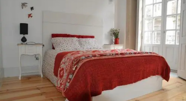 Oporto Almada 329, Забронировать Отель Cedofeita / Santo Ildefonso / Se / Miragaia / Sao Nicolau e Vitoria Порту, рядом с Lapa Metro Station