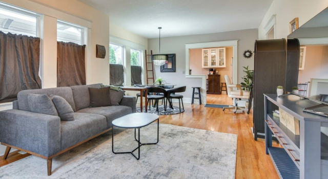 Main Street Retreat! Urban Cottage in Vancouver, Забронировать Дом для отпуска Ванкувер 