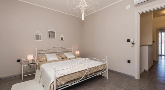 Nice Apartment in Barbat With Outdoor Swimming Pool, Wifi and 3 Bedrooms, Prenota Appartamento Hotel a Isole Quarnerine con piscina, Piscina