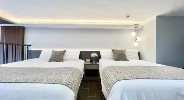 Двухместный люкс с балконом и с видом на город Waiting for You Designer Homestay (Zhanjiang Jinshawan)