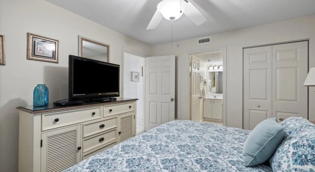 Pelican Beach 1008 1 Bedroom Condo by Pelican Beach Management
