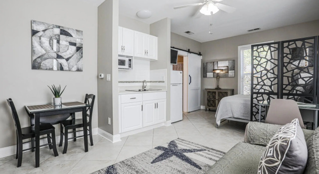 Modern Gray Studio Steps to Pool Myrtle Beach SC, Забронировать Апартаменты/квартира Апартаменты Южной Каролины, Апартаменты/квартира