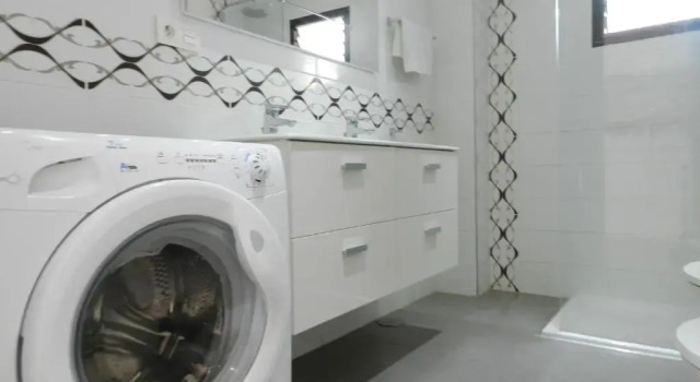 1 Bed Los Cristianos near the Bus Station, Prenota Hotel Hotel a Tenerife con piscina, Piscina