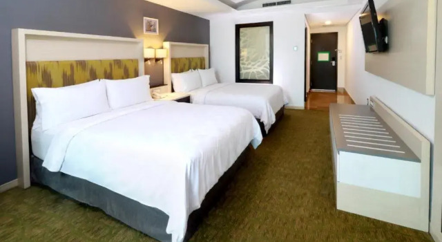 Четырёхместный номер Standard Holiday Inn Queretaro Zona Diamante by IHG