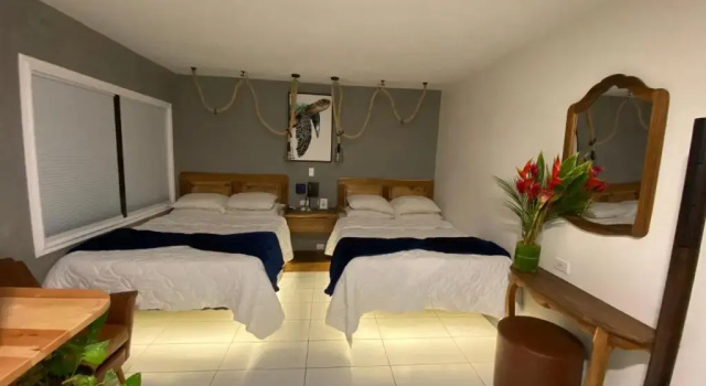 Четырёхместный номер Standard Berlor Airport Inn