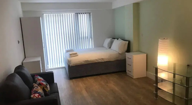 Spacious studio apartment in the heart of Oldham, Забронировать Апартаменты/квартира Олдем Большой Манчестер