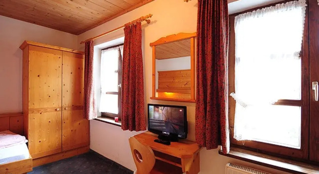 Wally Berg-Appartements, Book Hotel Zams Inntal