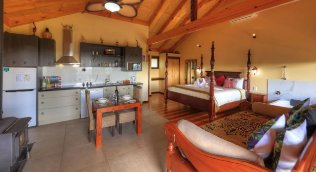 Двухместная вилла с балконом Maleny Tropical Retreat Balinese B&B