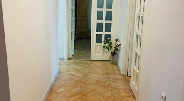 Spacious 1 Bedroom in Yerevan, Забронировать Отель Отели Еревана с парковкой, рядом с Станция метро Маршал Баграмян, Парковка