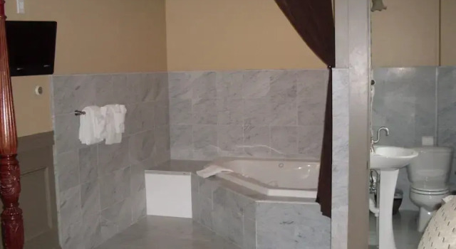 Bellevue Manor, Забронировать Отель «постель и завтрак» Ньюпорт штат Род-Айленд, рядом с Развлекательный центр Ryan Family Amusements