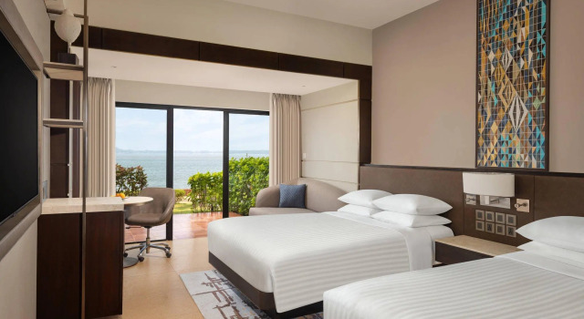 Четырёхместный номер Standard с видом на залив Goa Marriott Resort & Spa