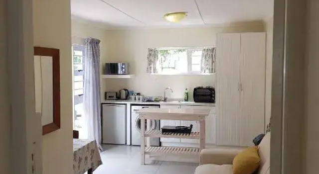 Settler Cottage Apartment, Забронировать Апартаменты/квартира Грейамстаун Albany, рядом с St Michael and St George Cathedral
