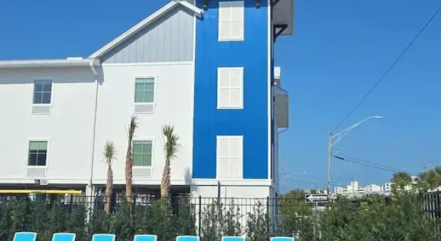 The J Hotel Dunedin near Honeymoon Island State Park, an Ascend Collection Hotel, Rezerwuj Hotel Hotele w Dunedin z parkingiem, Parking