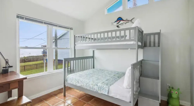 Коттедж с 2 комнатами Beachside Pearl by Ryson Vacation Rentals