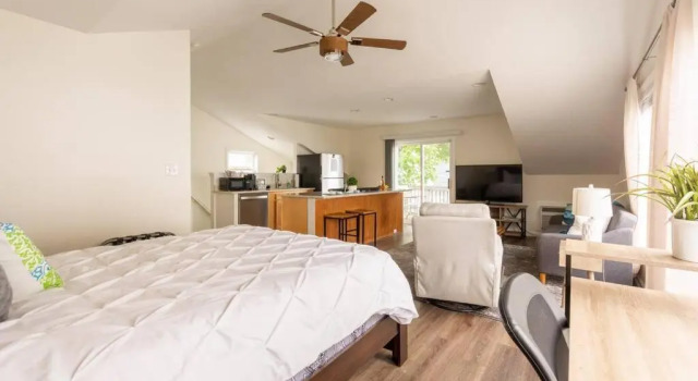 *Cozy Studio Carriage House- Minutes from Downtown, Prenota Hotel Hotel a Indiana con parcheggio, Parcheggio