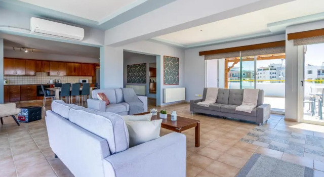 Melograno 3-BR Apt w/ Terrace in Larnaca, Book Hotel Larnaka Larnaca Region
