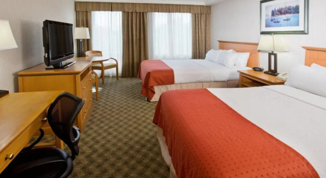 Четырёхместный номер Standard DoubleTree by Hilton North Vancouver