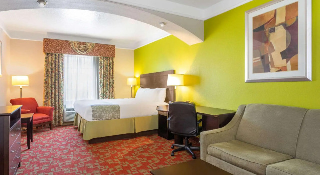 Двухместный люкс La Quinta Inn & Suites by Wyndham St. Augustine