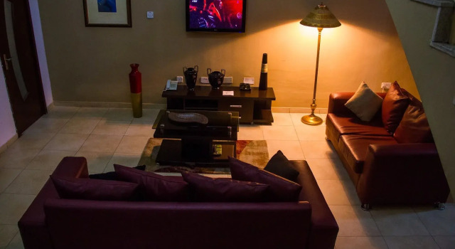 Crystal Court Lekki, Buchen Sie Hotel Hotels in Eti-Osa mit Parkplatz, Parkplätze