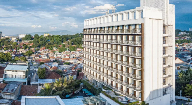 Номер Deluxe THE 1O1 Bogor Suryakancana