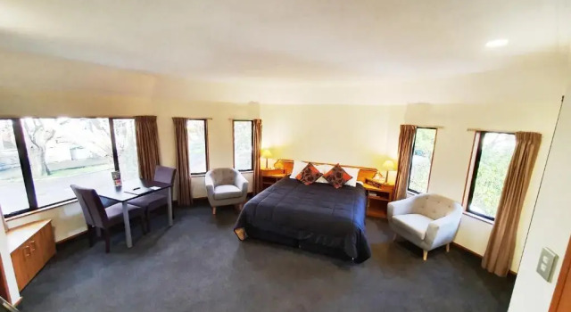 Студия Superior Fitzherbert Castle Motel