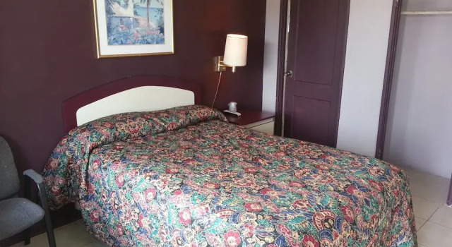 Sunny South Motel, Забронировать Мотель Тампа штат Флорида, рядом с Steinbrenner Field