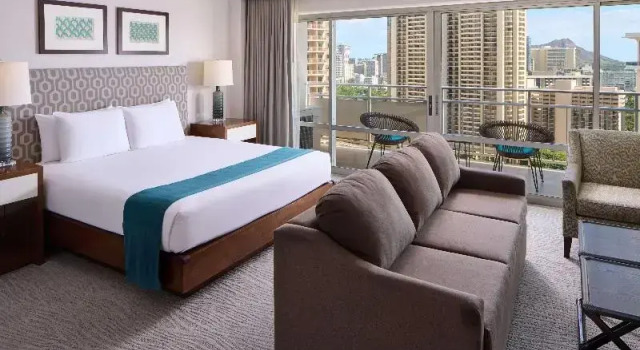 Номер Luxury с балконом Ilikai Hotel & Luxury Suites