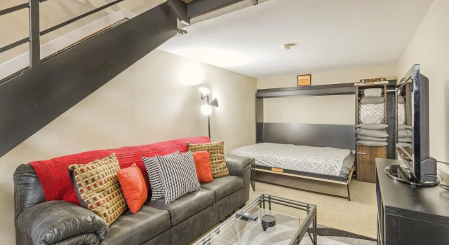 Downtown Five Points Sleeps 4, Забронировать Отель Отели Денвера 3 звезды, рядом с Бейсбольный стадион «Курс-филд», 3*