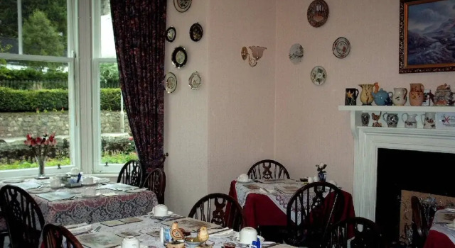 Schiehallion Guest House, Book Pension Hoteller i Braemar med parkering, Parkering