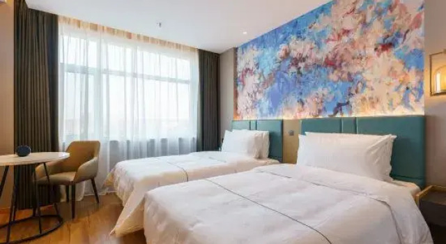 Magnotel Hotel (Jinzhou Linghai Jiuhuashan Park), Book Hotel Hotels in Liaoning with Parking, Parking
