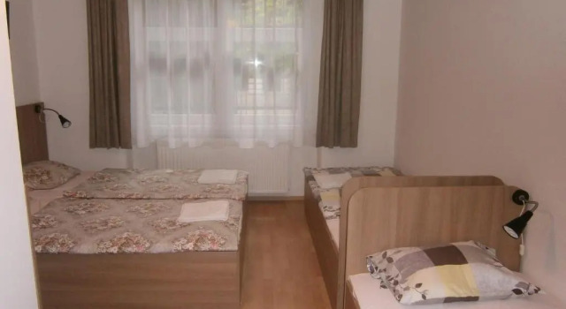 Elvis Guesthouse, Забронировать Отель Будапешт 