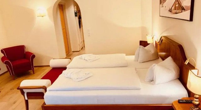 Апартаменты Hotel Zum Jungen Römer