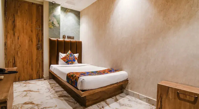 Номер Deluxe FabHotel Prime Krishna Regency - Nr Krishnanagar Bus Stand